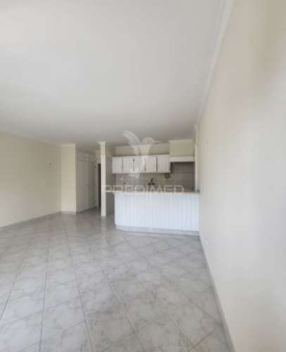 Apartamento t1 com parqueamento – acesso direto à praia do magoito