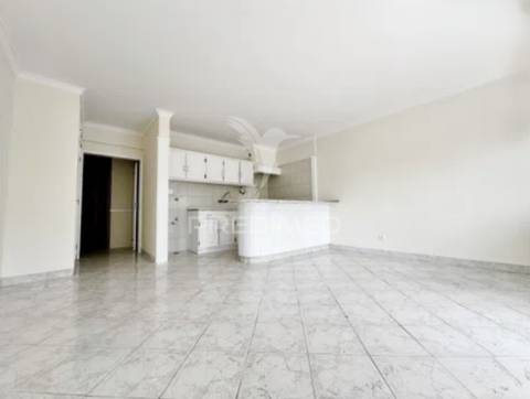 Apartamento t1 com parqueamento – acesso direto à praia do magoito