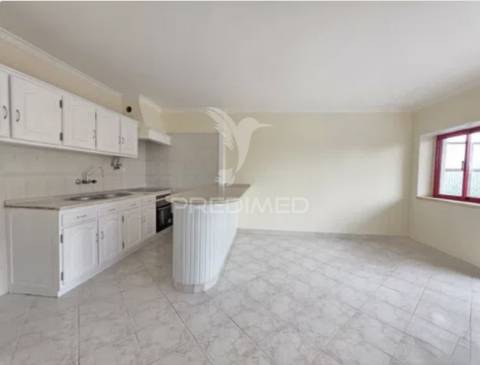 Apartamento t1 com parqueamento – acesso direto à praia do magoito