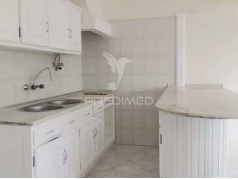 Apartamento t1 com parqueamento – acesso direto à praia do magoito