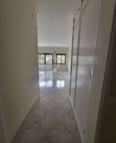 Apartamento t1 com parqueamento – acesso direto à praia do magoito