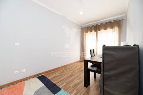 Moradia t4 com garagem e terraços – azambuja