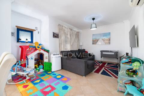 Moradia t4 com garagem e terraços – azambuja
