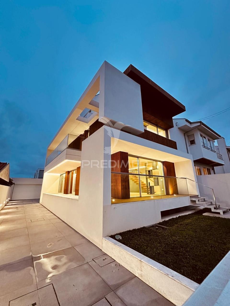 Moradia t3  nova com piscina em canidelo