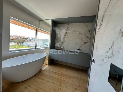 Moradia t3  nova com piscina em canidelo