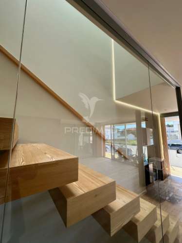 Moradia t3  nova com piscina em canidelo