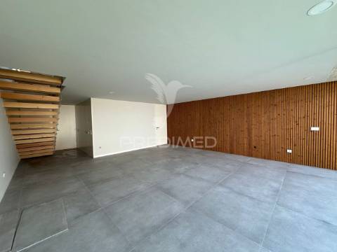 Moradia t3  nova com piscina em canidelo