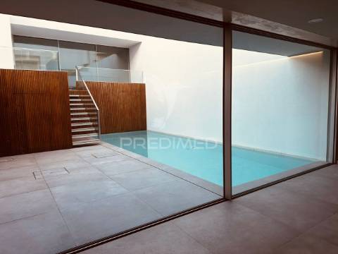Moradia t3  nova com piscina em canidelo