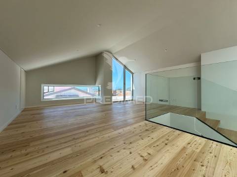 Moradia t3  nova com piscina em canidelo