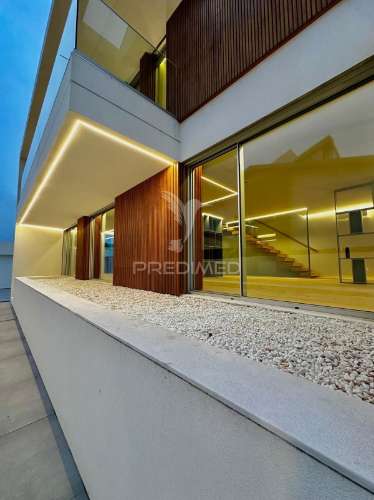 Moradia t3  nova com piscina em canidelo