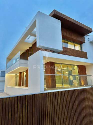Moradia t3  nova com piscina em canidelo