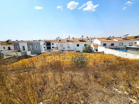 Terreno com projeto para a construção de 3 moradias em castro verde