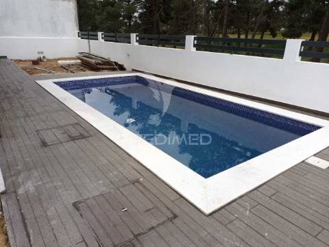 Moradia geminada t3 com piscina  fernão ferro