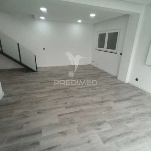 Moradia geminada t3 com piscina  fernão ferro