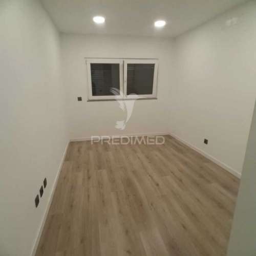 Moradia geminada t3 com piscina  fernão ferro