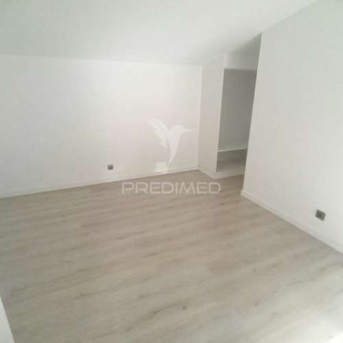 Moradia geminada t3 com piscina  fernão ferro