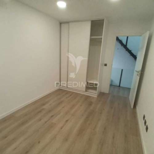 Moradia geminada t3 com piscina  fernão ferro