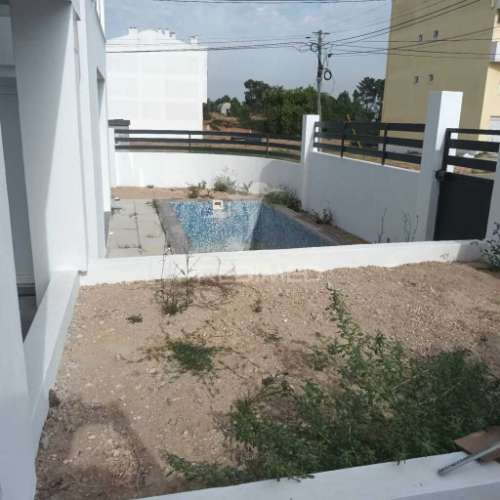 Moradia geminada t3 com piscina  fernão ferro