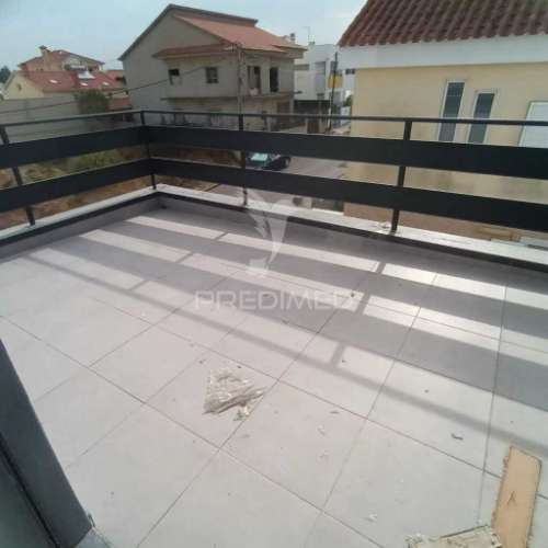 Moradia geminada t3 com piscina  fernão ferro