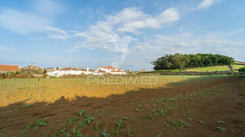 Moradia com ampla área