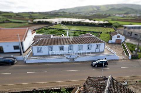 Moradia com ampla área