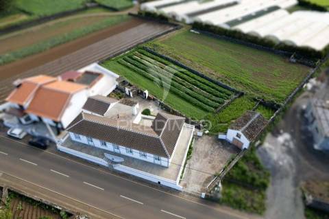 Moradia com ampla área