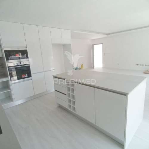 Moradia isolada t4 térrea  fernão ferro