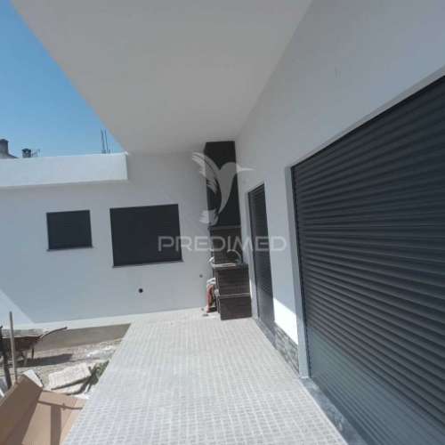 Moradia isolada t4 térrea  fernão ferro