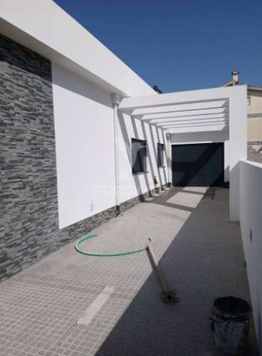 Moradia isolada t4 térrea  fernão ferro