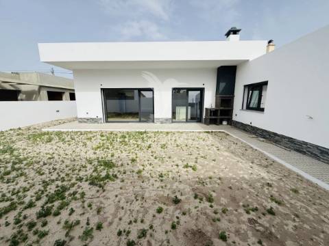 Moradia isolada t4 térrea  fernão ferro