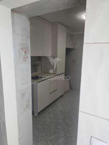 Moradia t3 renovada em mem martins