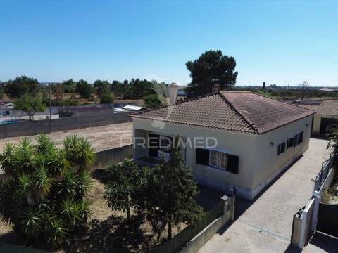 Moradia t3 térrea com garagem e terreno – marinhais, salvaterra de magos