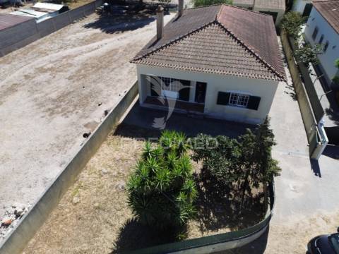 Moradia t3 térrea com garagem e terreno – marinhais, salvaterra de magos