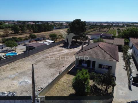 Moradia t3 térrea com garagem e terreno – marinhais, salvaterra de magos