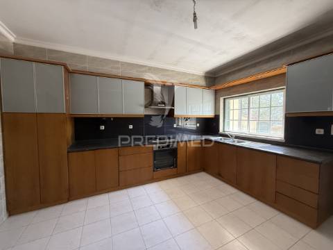 Moradia t3 térrea com garagem e terreno – marinhais, salvaterra de magos