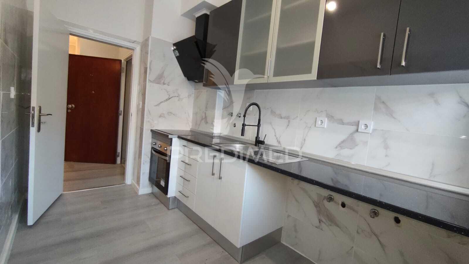 Apartamento t3 remodelado, loures.