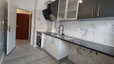 Apartamento t3 remodelado, loures.