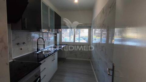 Apartamento t3 remodelado, loures.