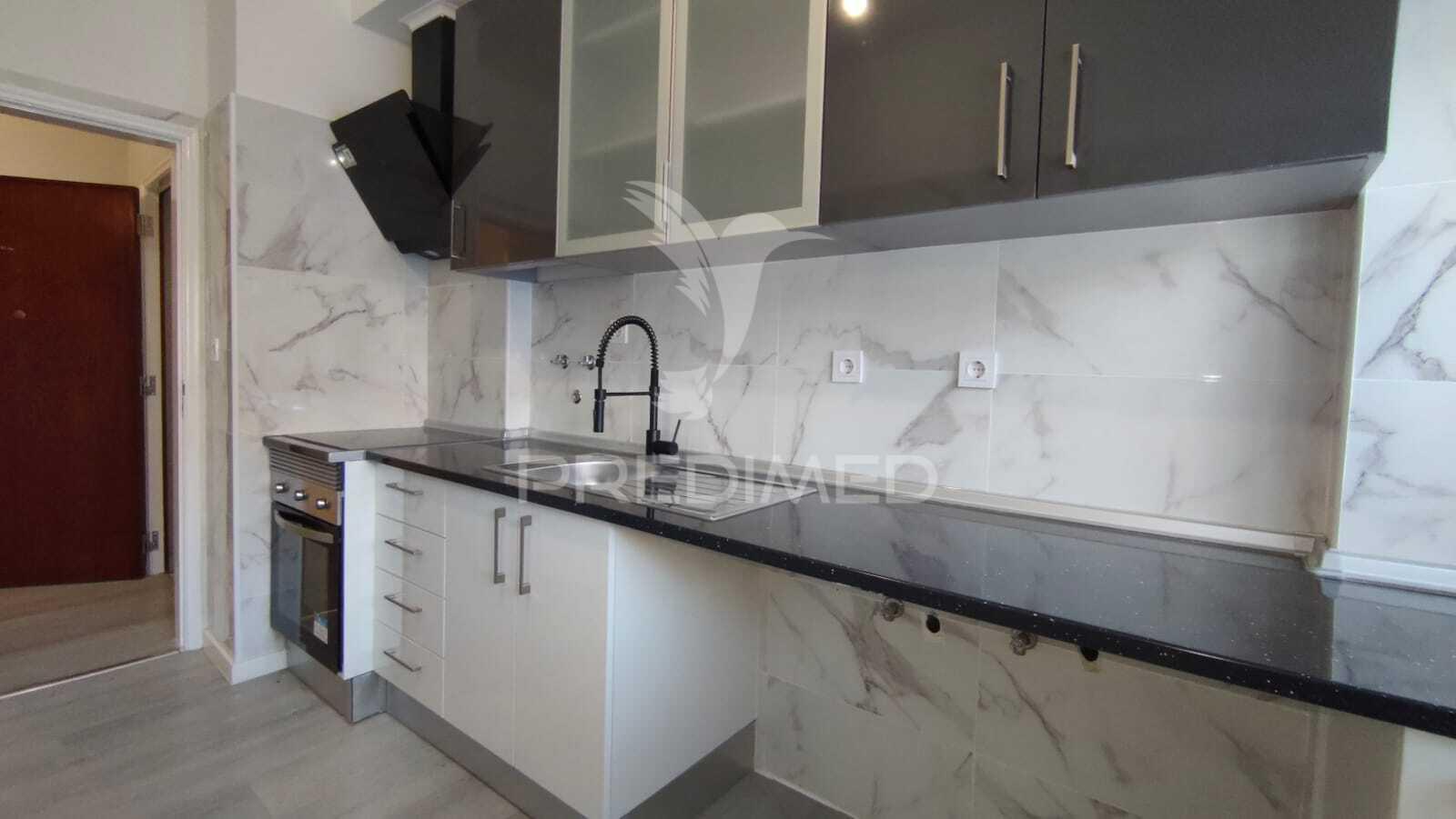 Apartamento t3 remodelado, loures.