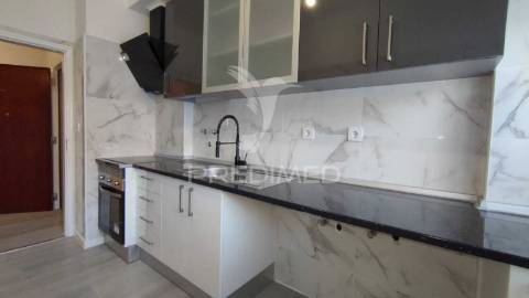 Apartamento t3 remodelado, loures.