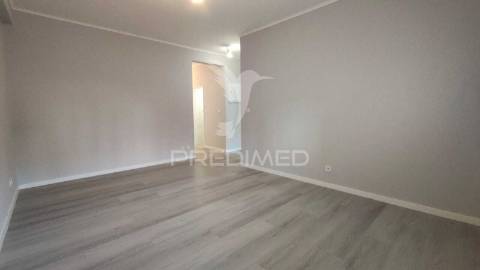 Apartamento t3 remodelado, loures.