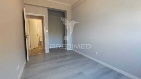 Apartamento t3 remodelado, loures.