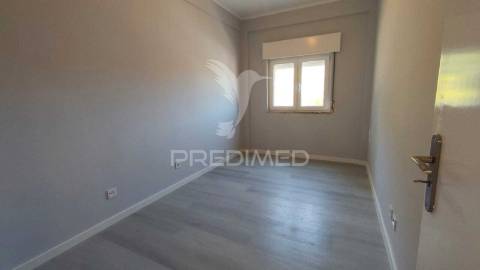 Apartamento t3 remodelado, loures.
