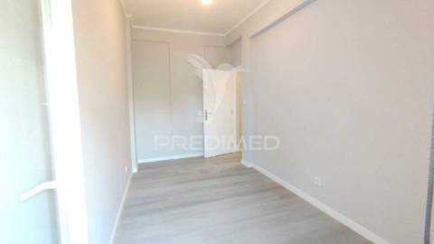 Apartamento t3 remodelado, loures.