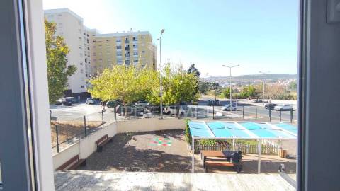 Apartamento t3 remodelado, loures.