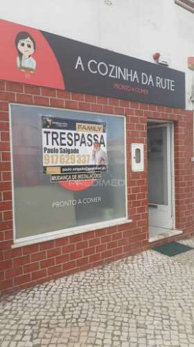 »»»» trespasse de take-away / restauração «««« ( loja de 40,15m2 e garagem nas traseiras de 24,70m2 ) localização: são simão - brejos de azeitão - setúbal