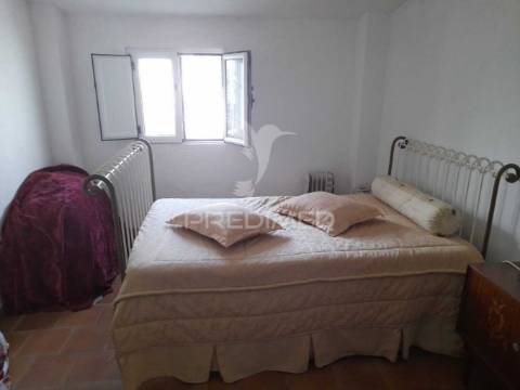 ? casinha típica alentejana t2 com quintal pronta a habitar!