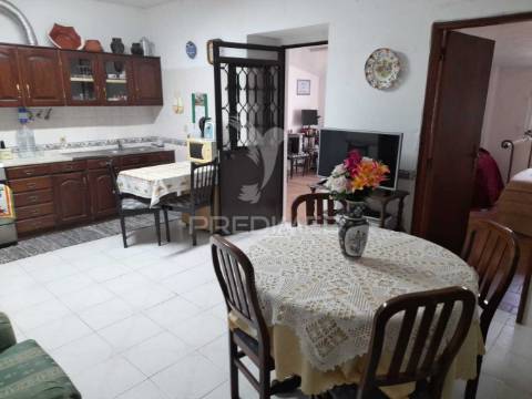 ? casinha típica alentejana t2 com quintal pronta a habitar!