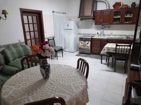 ? casinha típica alentejana t2 com quintal pronta a habitar!