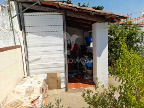 ? casinha típica alentejana t2 com quintal pronta a habitar!